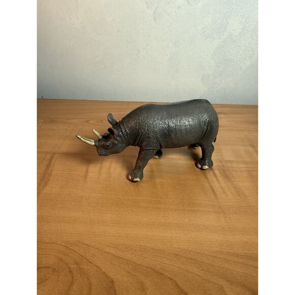 Terra by Battat Rhino Hard Plastic PVC Figurine 5.5" - Picture 1 of 7